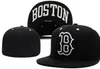 Nytt på fältet Red Sox Fitted Hat Cap Top Quality Flat Brim Embroiered Letter Team B LOGO FANS BASEBALL HATS FULL STÄNGT CAP 046446098