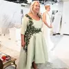 Plus Size Mutter der Braut Bräutigam Kleid High Low Spitze Applikation Satin Halbarm U-Ausschnitt Hochzeit Party Gast Abend Ballkleider