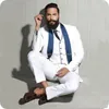 Przystojny przycisk Biały Groom Smokingi Niebieski Szal Lapel Groomsmen Mężczyzna Ślub / Prom / Dinner Best Man Blazer (Kurtka + Spodnie + Kamizelka + Krawat) K95