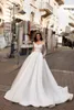 New Fashion A-Line Wedding Dresses V Neck Long Sleeve Boat Neck Lace Appliques Beach Bridal Gowns Sweep Train Wedding Dress Vestidos