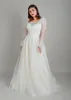 2020 Suknie ślubne z długim rękawem Pociąg linia Sweep Pociąg Jewel Neck Plus Size Country Wedding Dress Custom Make Tanie Plaża Robes De Mariée