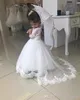 Małe dziewczynki suknie ślubne z pół rękawami Communion Party Suknie Koronki Aplikacja Tulle Kwiat Dziewczyny Sukienka