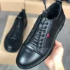 Scarpe eleganti da uomo di design di alta qualità Mocassini di lusso alla guida di scarpe italiane in vera pelle su scarpe casual nere traspiranti con scatola