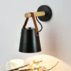 Nordic Sypialnia Proste Żelazne Pas Wall Lampa Kreatywny Original Wood Wall Light Dining Studium Salon Black White Lighting