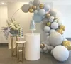 Lyxig mode bröllopsfest bakgrundsbordet efterrätt dekoration stor cirkel bakgrund glänsande guld järn båge kaka hållare stå blomma sockel ballong hantverk rack