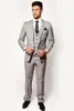 Gloednieuw grijs Bruidegom Tuxedos Notch Revers Groomsman Bruiloft 3 Stuk Suit Mode Heren Business Prom Party Jacket Blazer (jas + Broek + Tie + Vest)