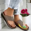 Venda Quente-Mulheres Comfy Plataforma Sandal Sapatos Pés Corrigir Rua Engrossada PU PU Couro Datando Compras Flat Sola Mulheres