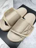 Säsong 7 säsong-6 sandaler designer tjocksolade tofflor skor scuffs tofflor og sommarstrand inomhus platt flip flops sandal nylon glider med box moccasins