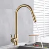 Torneira de cozinha de ouro escovado e misturador de água fria para cozinha pull out mixer guindaste 2 função bico misturador de água211l