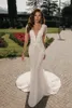 2020 Robes De Mariée Sirène Col En V Appliqued Perlé Gland 3/4 Manches Longues Robe De Mariée Dos Nu À Volants Balayage Train Vestidos De Novia