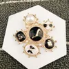 Broche de perla de cristal con lazo de fragancia pequeña, joyería coreana, broche de camisa para mujer, hebilla de cuello, versión coreana R123