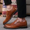 Men Dress Shoes 2018 New Brogue Floral Pattern Men Formal Shoes Leather Luxury Wedding Shoes Red Wine Men Oxford Plus Size 45