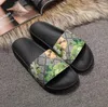 Sandali di gomma da uomo Top Slides Estate Luxury Designer Beach Indoor Flat G Sandali Pantofole Infradito da casa con sandalo Spike