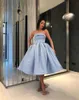 Nieuwe Goedkope Hot Light Blue Korte Prom Dresses Voor Meisjes Eenvoudige Formele Toga Strapless Satijn Baljurk Party Homecoming Cocktailjurk Custom