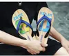 Più nuovo progettista gomma antiscivolo pantofole dei sandali di vibrazione della spiaggia del fiore del progettista degli uomini stampato flop pantofola estivi pantofole Hawaii Beach