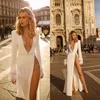 2020 Abiti da sposa Berta Collo alto Manica lunga Strass Tulle Abiti da sposa spaccati sul lato alto Abito da sposa da spiaggia con piume su misura