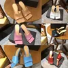 Novo design 2020 sandália de dedo Praça de salto alto sandália mulheres ESTIRAMENTO SANDÁLIAS designer de moda de luxo vestido sapatos chinelo de couro