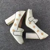 小さな革の靴ハイヒールのデザイナープロフェッショナルシューズラウンドヘッドメタルボタン女性のフォーマルサイズUS11