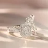 Choucong Brand New Luxo Jóias 18K Branco Preenchimento de Ouro Almofada Forma Branco Topázio Cz Diamante Gemstones Eternidade Mulheres Casamento Banda Anel de Arco