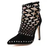 Luxury Rivets Pumps Brand Designer Pumps Femmes Sandales High Heels Ladies Rivets Chaussures 12cm Banquet noir élégant Shoe 1033665