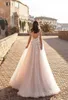 Graceful V Neck Beach Bröllopsklänningar Backless 3D Floral Bridal Gowns Appliqued Lace Tulle Vestido de Novia Plus Storlek