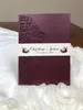 Vente chaude PLUM ROSE TRIFOLD LASER CUT DE MARIAGE DE MARIAGE ELEGANT POCHE DE POCHE INVITEZ VESTE-INVITATION DE MARIAGE BORGUNDY AVEC LA Ceinture