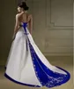 Vintage biała i królewska blue satyna satyna liniowa sukienki ślubne Halter Neck Open z tyłu koronkowy koronkowy sąd niestandardowy haft ślubny ślub 232U