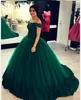 2020 Luxe Vert Foncé Robe De Bal Robe De Quinceanera Hors Épaule Tulle Dentelle Appliques Perles Balayage Train Puffy Party Prom Robes De Soirée Porter