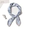 Märke Kvinnor Scarf Fashion Dot Print Soft Små Silk Scarfs Square Neck Handkerchief Officiell Sjal Foulard