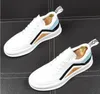 Llegada de primavera Zapatos casuales de color blanco para hombre Moda hacia adelante Punta redonda Plataforma plana transpirable mocasines blancos y azules TAMAÑO EUR: 38-43