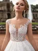 2020 Incredibile abito da sposa in pizzo da spiaggia Corte dei treni Cap Sleeve Sheer Neckline Applique Plus Size Boho Abiti da sposa Abiti da sposa robes de