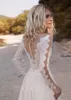 Vestidos de novia bohemios de campo Cuello en V Manga larga Apliques de encaje Cuentas Vestidos de novia Tren de barrido Playa de tul Vestido de novia de una línea