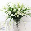 25 teste / bouquet Mini calla artificiale con foglia di plastica finta Lily Piante acquatiche Camera di casa Decorazioni natalizie Fiore