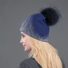 Kış Kadınlar039s Yün Beanie Hat Sıradan Metalik Renkli Baskı Örme Kaşmir Süllü Beanie Rakun Kürk Pompom Topları 9601356