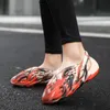 2020 Populära män Sandaler Slip-On Eva Injection Shoes Black Orange Youth Fashion Hole Sandals Män mjuka lägenheter för mannen