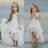 Bohemian High Low Flower Girl Dresses For Beach Wedding Pageant -klänningar En linje Boho Lace Appliqued Kids First Holy Communion Dress