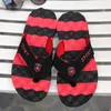Top Quality Designer vespas Chinelos novo verão Homens flip-flops Calçados casuais chinelos de praia Sandálias Chinelos Outdoor Sapatos