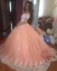 Quinceanera Suknie 2021 z koronkowymi aplikacjami Off Ramię Prom Tiul Długość podłogi Formalna suknia balowa