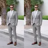 2019 esmoquin de boda de moda, trajes grises para hombre, dos piezas con solapa con muescas, trajes de esmoquin para novio, hechos a medida