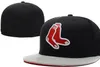 Nytt på fältet Red Sox Fitted Hat Cap Top Quality Flat Brim Embroiered Letter Team B LOGO FANS BASEBALL HATS FULL STÄNGT CAP 046446098