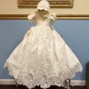 Abiti da battesimo per bambini vintage in pizzo con applicazioni di fiori in avorio per ragazze vestono abiti da battesimo in pizzo per bambini con abito per la prima comunicazione a cuffia