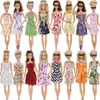 30 articles/ensemble d'accessoires de poupée = 10x mélange de robe mignonne + 4x lunettes + 6x colliers + 10x chaussures, vêtements habillés pour poupée Barbie