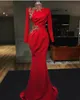 Klasyczna Czerwona Syrenka Zroszony Suknie Wieczorowe Wysokiej Neck Długie Rękawy Prom Suknie Długość podłogi Satin Plus Size Formalna sukienka