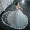 2019 Nya Dubai eleganta långa ärmar Aline Wedding Dresses Sheer Crew Neck Lace Appliques Pärlade Vestios de Novia Bridal Gowns Wit3942064