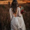 Nyaste Långärmade Bröllopsklänningar Chapel Train Sexig Backless Lace V Neck Custom Made Country Wedding Bridal Gowns Vestido de Novia