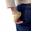 Armreif JUST FEEL Goldfarbenes Emaille-Regenbogenfliesen-Armband Buntes emailliertes elastisches Pfeilperlenarmband für Frauen Schmuck Geschenke