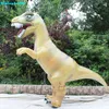 Abito da dinosauro gonfiabile verde da passeggio da 2 m. Indossa un adorabile costume da drago gonfiabile per l'interazione con il parco/evento