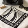 Trendiga Daisy Pure Silk Bandans Square Magic Scarf Hårband Band Kvinnor Eleganta Kvinnor Wrap Handkerchief Bandana Tillbehör Hijab Ridmask