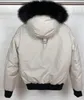 Jaquetas de inverno masculinas pretas balísticas jaqueta bomber slim na cintura casacos curtos com capuz gola de pele de raposa branca tesoura no braço 498