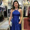 Prom vestidos de cetim Saia Mulheres A-Line Dinner Party Formal Halter Royal Blue Vestido plissados ​​frisado lantejoulas Prom Vestidos